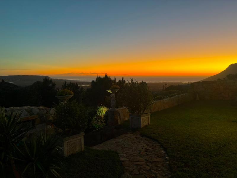 To Let 5 Bedroom Property for Rent in San Michel Western Cape